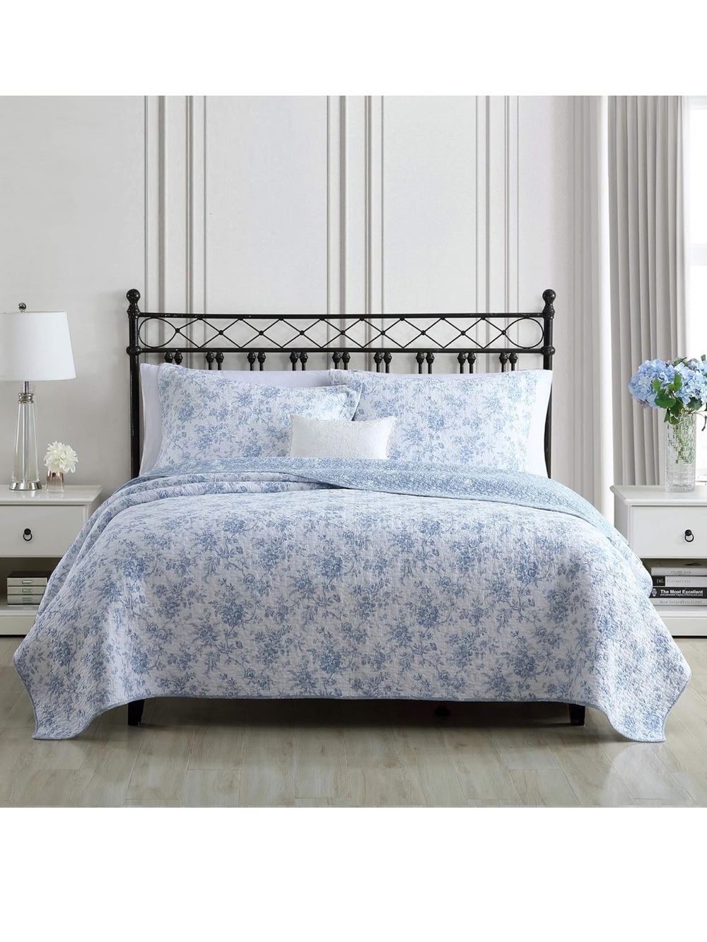 Laura Ashley Full/Queen Quilt Set, Reversible Cotton Bedding with Matching Shams - Picture 2 of 5
